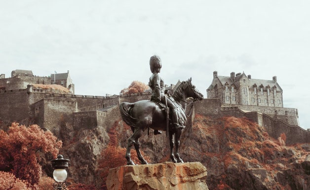 Edinburgh Statue Castle