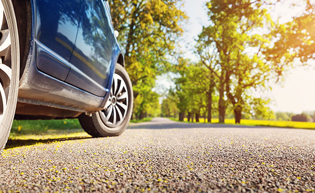 Car pulled in on the side of the road, benefiting from a NCD on its insurance