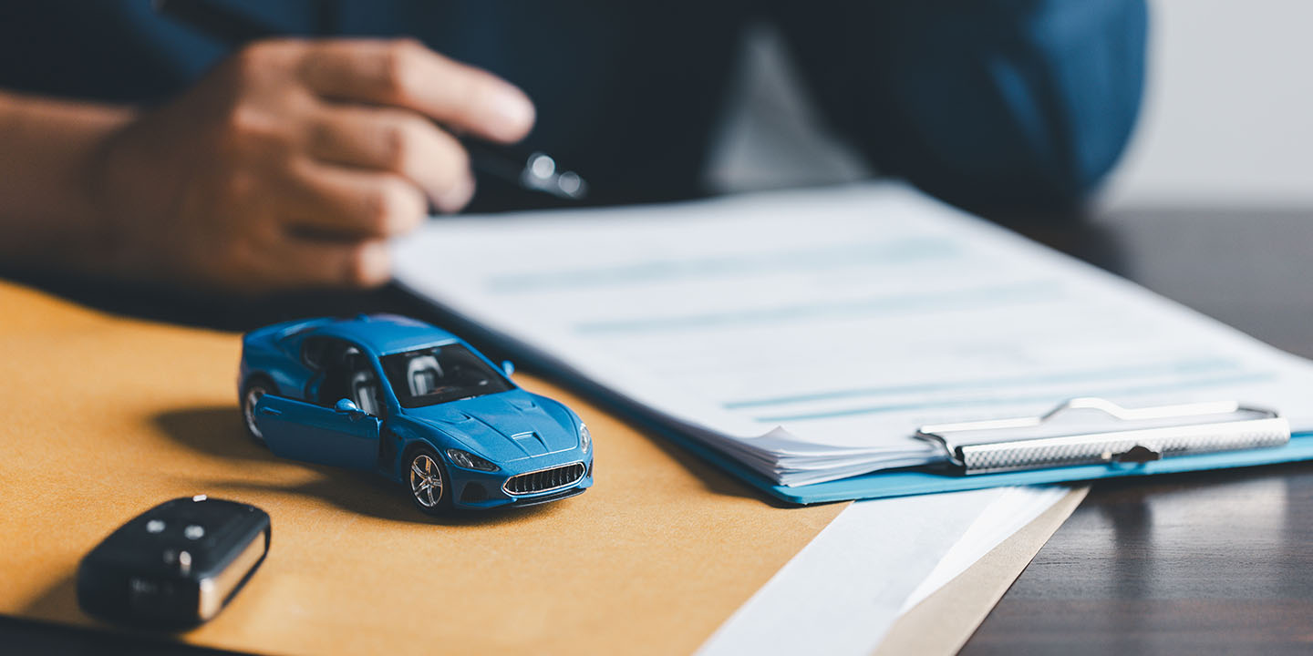 Blue car and the car insurance contract